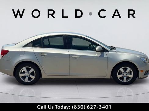Used 2014 Chevrolet Cruze LT FWD image 2