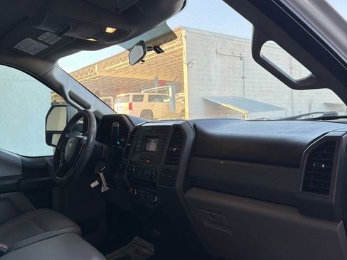 Used 2017 Ford F550 4x4 Crew Cab Super Duty w/ Power Equipment Group image 28