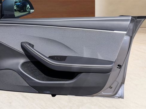 Used 2024 Tesla Model 3 Standard Range image 26