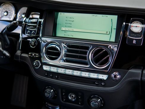 Used 2016 Rolls-Royce Wraith RWD image 38