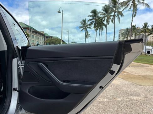 Used 2018 Tesla Model 3 Mid Range RWD image 17