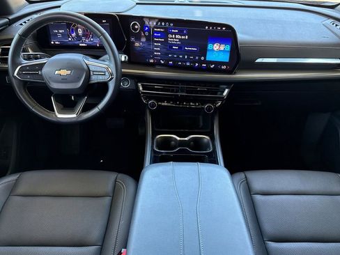 Used 2025 Chevrolet Traverse LT FWD image 21