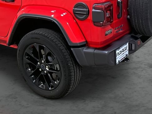 Used 2025 Jeep Wrangler Sahara w/ Safety Group AWD/4WD image 9