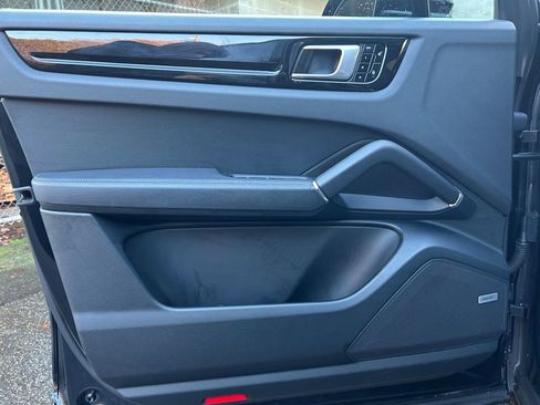 Used 2019 Porsche Cayenne image 23