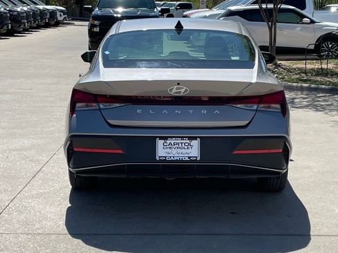 Used 2024 Hyundai Elantra SEL image 5