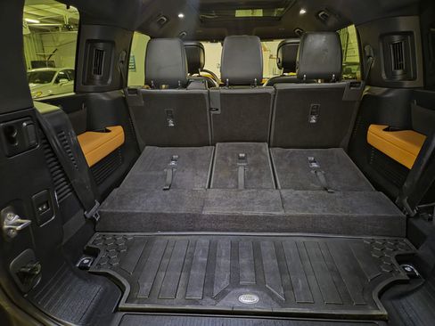Used 2024 Land Rover Defender 130 X-Dynamic SE AWD/4WD image 39