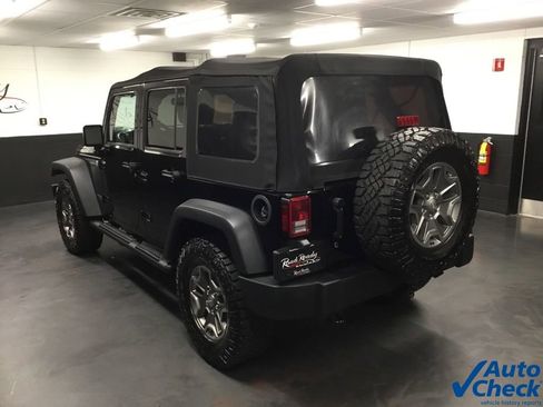 Used 2015 Jeep Wrangler Unlimited Rubicon w/ Connectivity Group image 7