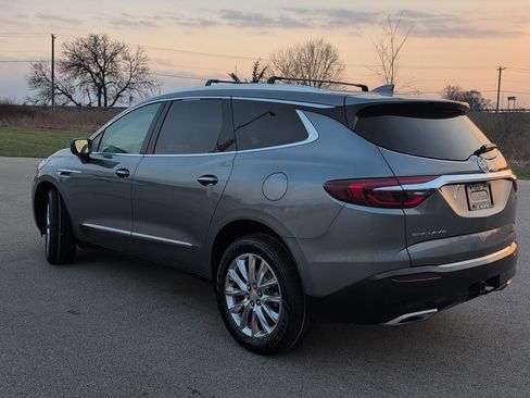 Used 2020 Buick Enclave Premium w/ Sun and Sites Package image 4
