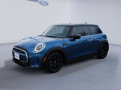 Used 2024 MINI Cooper 2-Door Hardtop w/ Signature Upholstery Package image 1