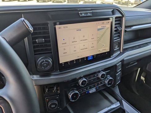 Used 2025 Ford F450 Platinum w/ FX4 Off-Road Package image 24