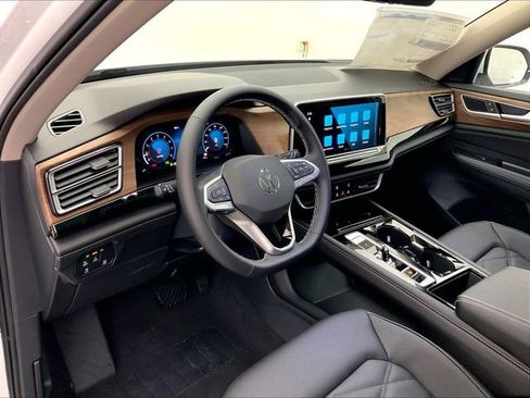 New 2026 Volkswagen Atlas SE image 7