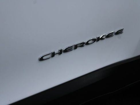 Used 2014 Jeep Cherokee Sport FWD image 7
