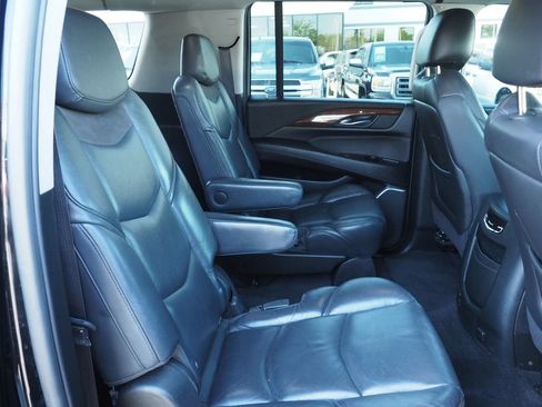 Used 2020 Cadillac Escalade ESV 4WD image 21