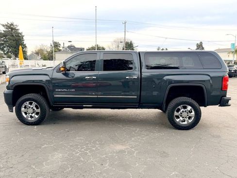 Used 2018 GMC Sierra 2500 Denali w/ Duramax Plus Package image 8