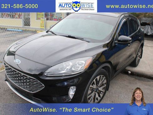 Used 2020 Ford Escape Titanium image 1