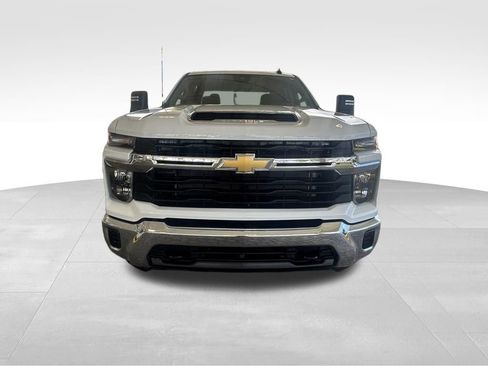 Used 2024 Chevrolet Silverado 2500 LT image 8