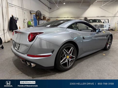 Used 2017 Ferrari California T RWD image 8