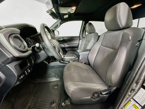 Used 2017 Toyota Tacoma TRD Sport RWD image 13