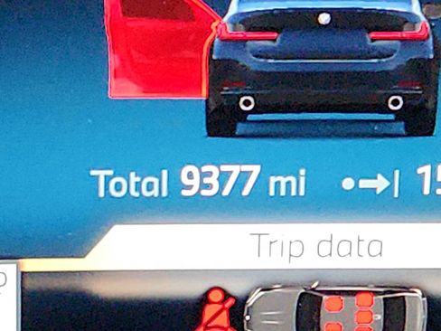 Used 2025 BMW 330i xDrive Sedan w/ Convenience Package image 17