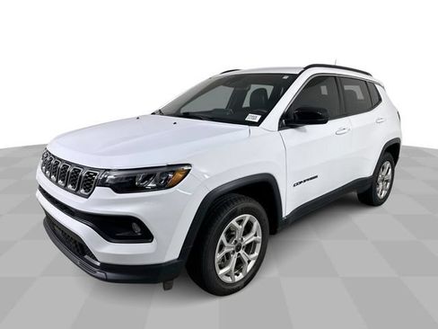 Used 2025 Jeep Compass Latitude AWD/4WD image 1
