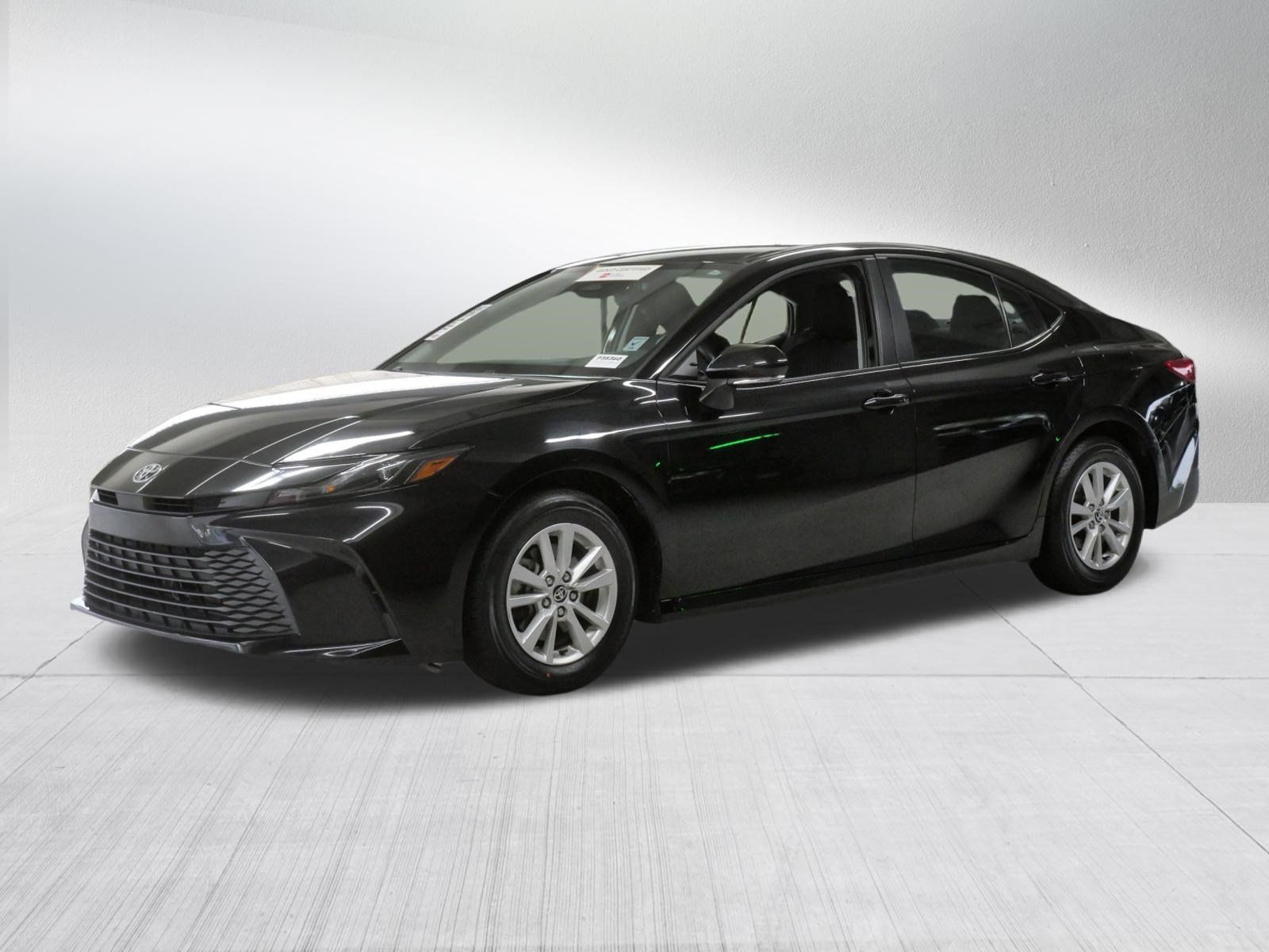 Used 2025 Toyota Camry LE FWD image 3