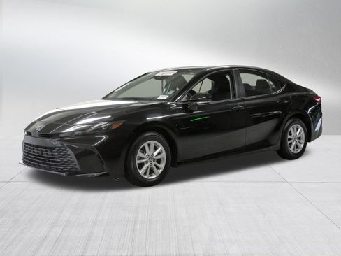 Certified 2025 Toyota Camry LE FWD image 3