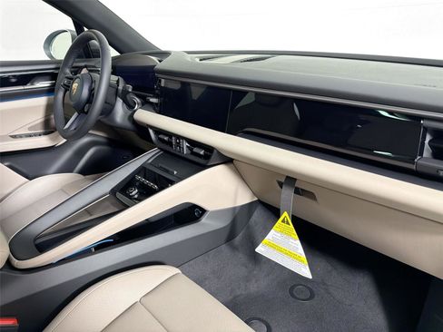 Certified 2026 Porsche Macan Electric RWD image 28