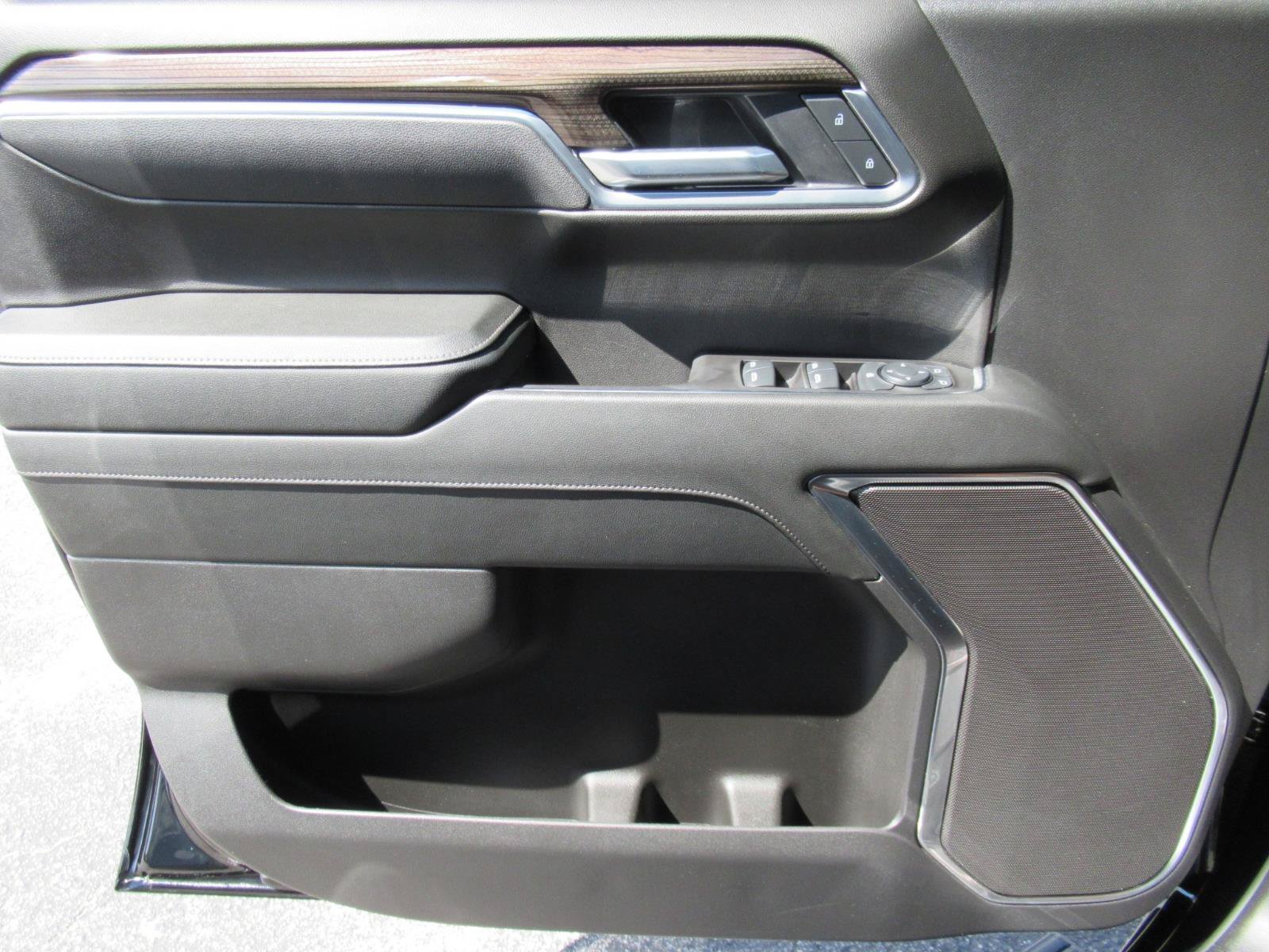 Used 2025 Chevrolet Silverado 1500 LT RWD image 23