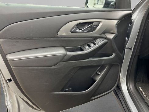 Used 2023 Chevrolet Traverse LT image 23