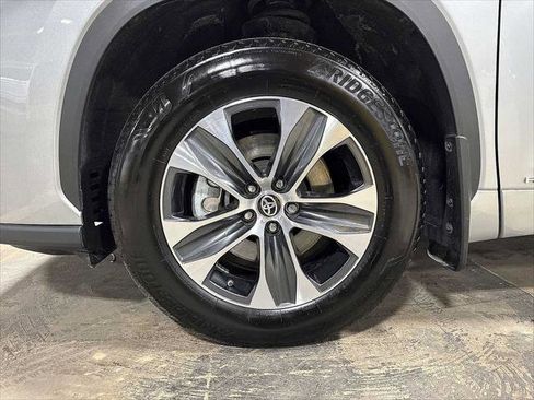 Certified 2025 Toyota Highlander XLE image 10