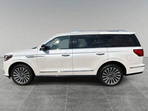 Used 2018 Lincoln Navigator Reserve w/ Technology Package AWD/4WD image 2