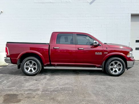 Used 2017 RAM 1500 Laramie w/ Convenience Group AWD/4WD image 4