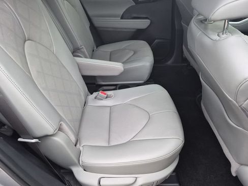Certified 2026 Toyota Highlander Platinum AWD/4WD image 32