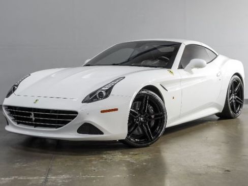 Used 2015 Ferrari California T image 7