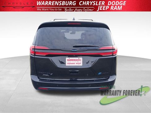 Used 2021 Chrysler Pacifica Touring w/ S Appearance Package image 5