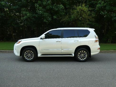 Used 2016 Lexus GX 460 Luxury w/ Preferred Accessory Package AWD/4WD image 1