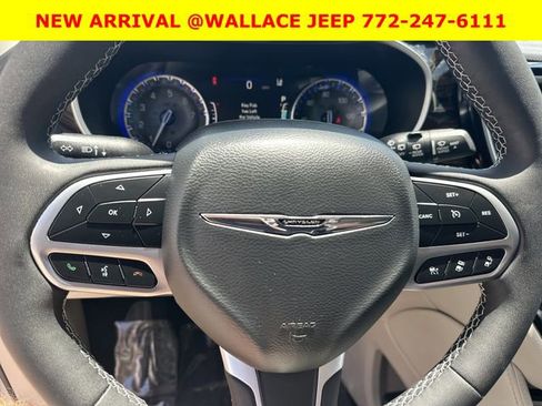 Used 2025 Jeep Wrangler Sahara image 38