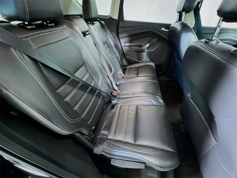 Used 2019 Ford Escape Titanium image 24