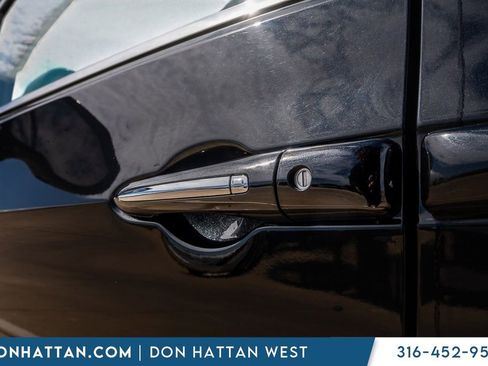 Used 2023 Chrysler Pacifica Limited image 25