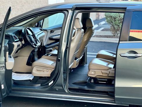 Used 2018 Honda Odyssey Touring image 12