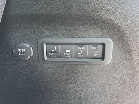 Used 2022 Chrysler Pacifica Limited w/ S Appearance Package FWD image 32