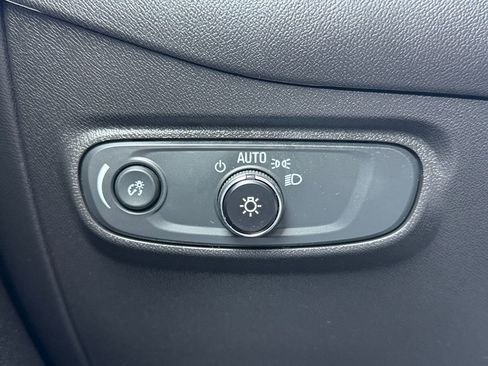 Used 2024 Chevrolet Equinox LS w/ LS Convenience Package image 22