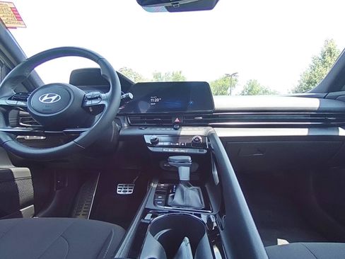 Certified 2025 Hyundai Elantra SEL FWD image 29