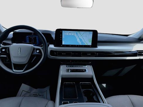 Certified 2025 Lincoln Aviator Reserve RWD image 23