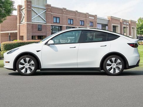 Used 2023 Tesla Model Y Long Range AWD/4WD image 8