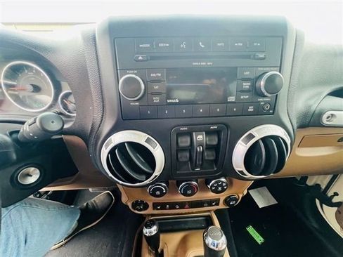 Used 2011 Jeep Wrangler Unlimited Sahara w/ Connectivity Group AWD/4WD image 14
