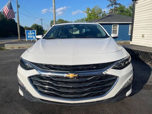 Used 2019 Chevrolet Malibu LT image 2