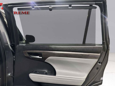 Used 2023 Toyota Highlander Limited FWD image 42