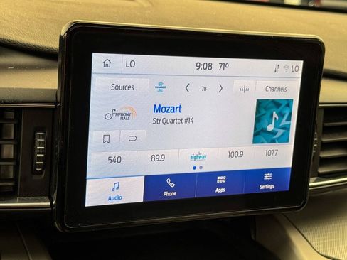 Used 2022 Ford Explorer XLT w/ Equipment Group 202A AWD/4WD image 32