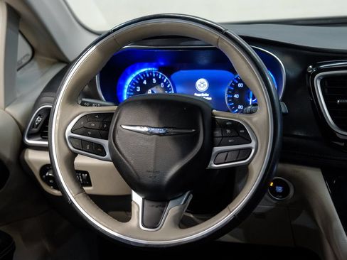 Used 2020 Chrysler Pacifica Limited FWD image 25